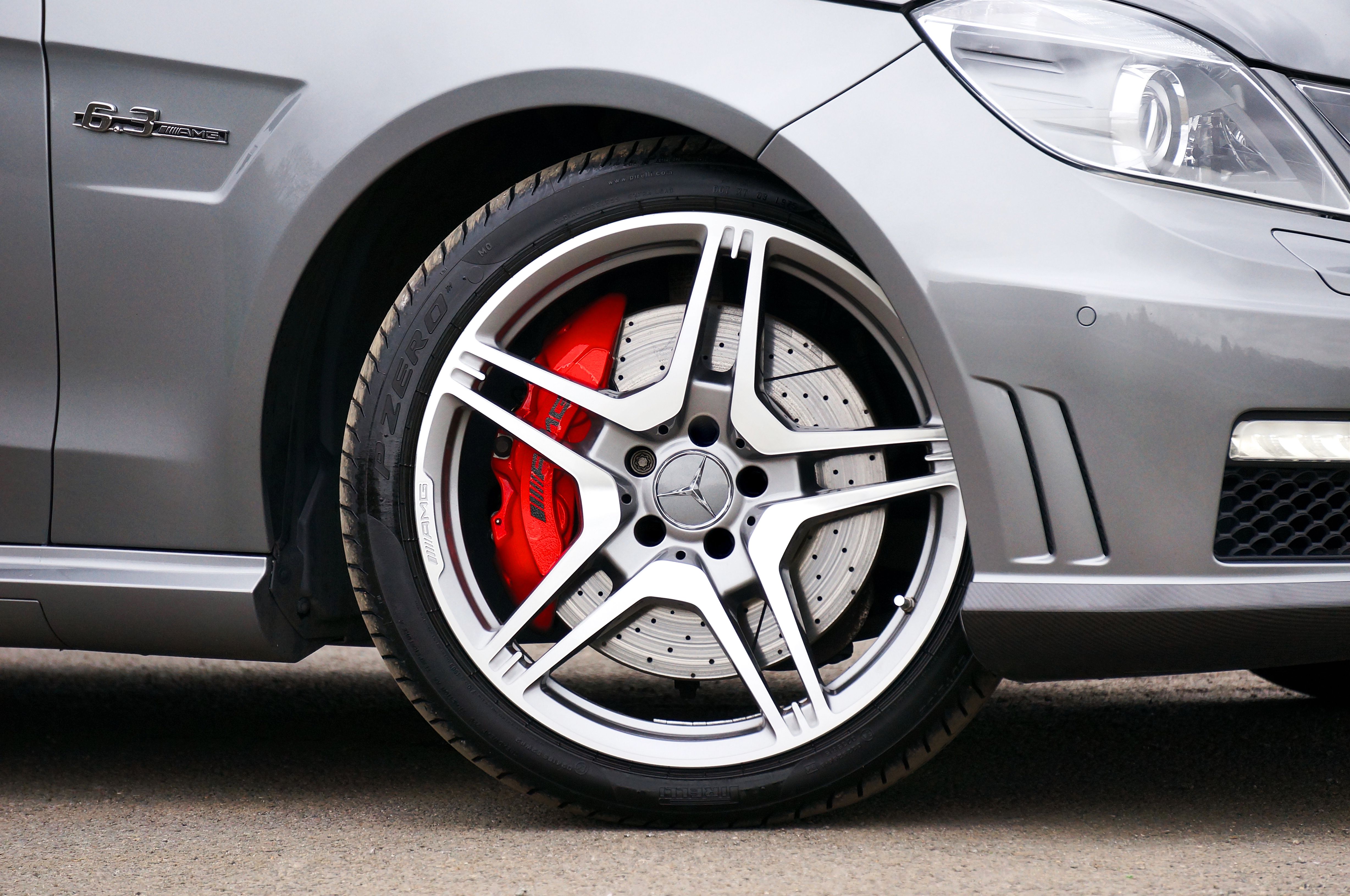 Car and truck tyres